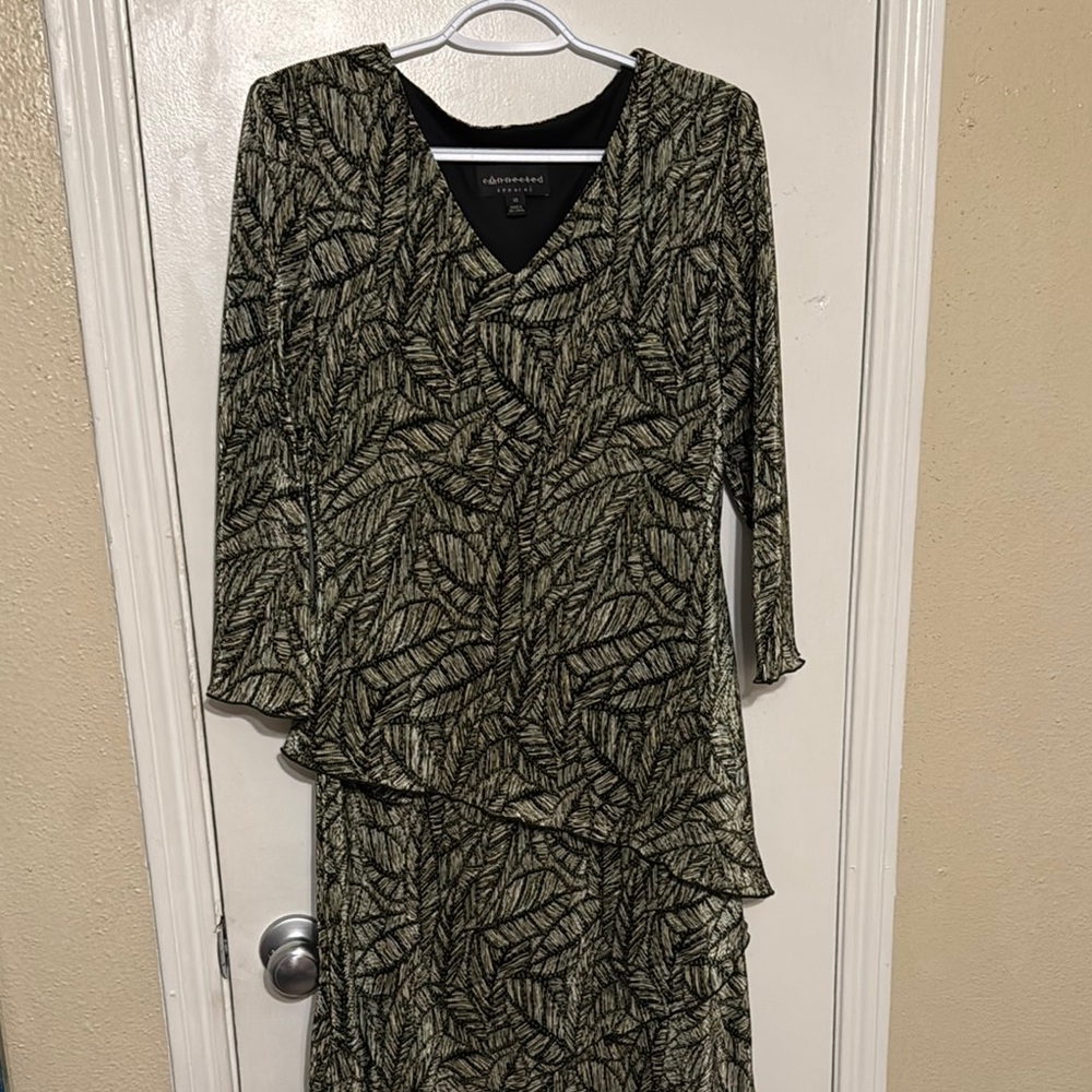 Chaus Black and Green Leaf Print Dress